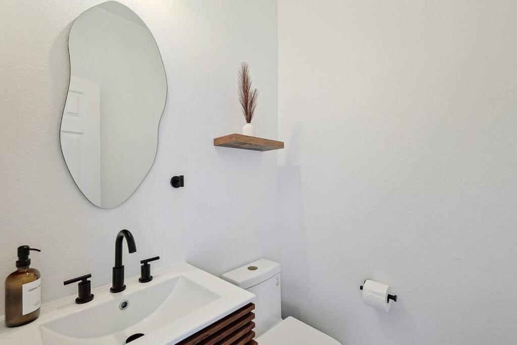 Wellness Oasis 5Br W Pool + Huge Yard + Fire Pit Villa Sachse Kültér fotó