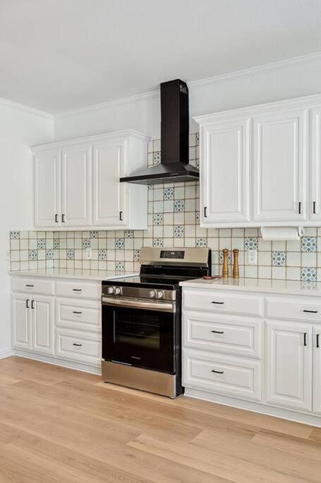Wellness Oasis 5Br W Pool + Huge Yard + Fire Pit Villa Sachse Kültér fotó