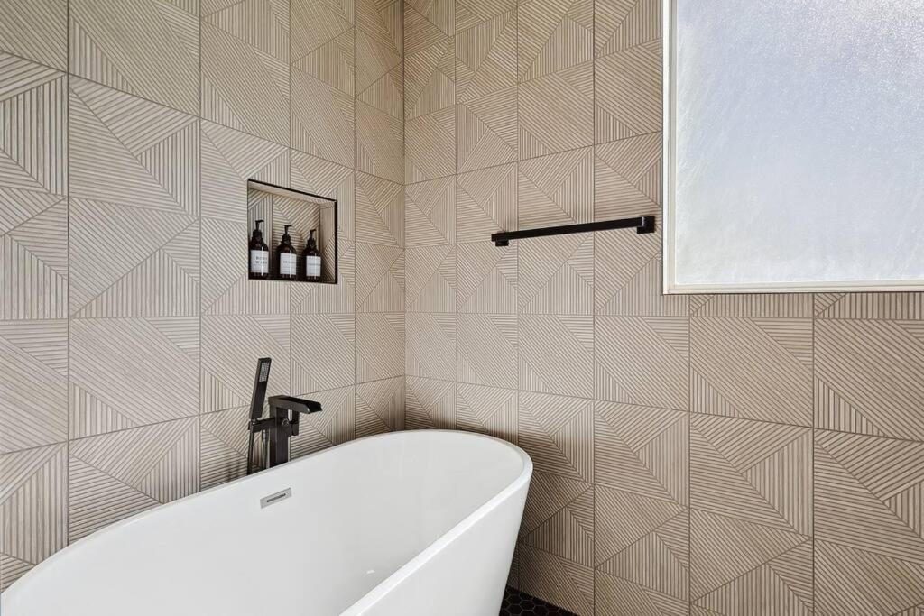 Wellness Oasis 5Br W Pool + Huge Yard + Fire Pit Villa Sachse Kültér fotó