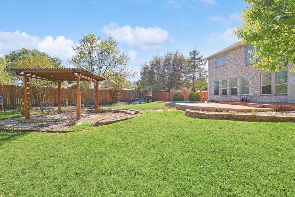 Wellness Oasis 5Br W Pool + Huge Yard + Fire Pit Villa Sachse Kültér fotó